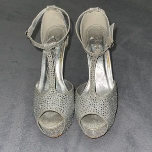 Silver Sparkly ✨ heels 👠